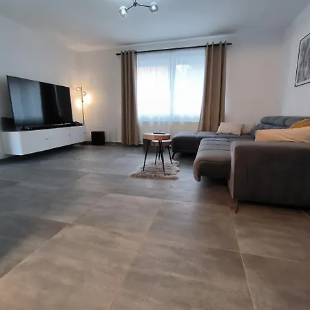 Modern 1br W King Size, Only 5 Min To Rab * ラムシュタイン・ミーゼンバッハ