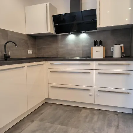 Modern 1br W King Size, Only 5 Min To Rab * ラムシュタイン・ミーゼンバッハ