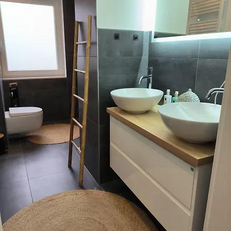 Modern 1br W King Size, Only 5 Min To Rab アパート *
