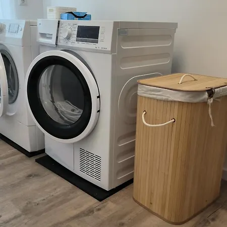 Modern 1br W King Size, Only 5 Min To Rab 公寓 *