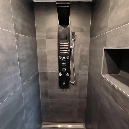 Modern 1br W King Size, Only 5 Min To Rab アパート *