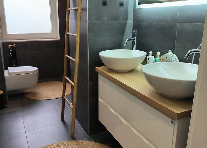 Modern 1br W King Size, Only 5 Min To Rab Apartment *