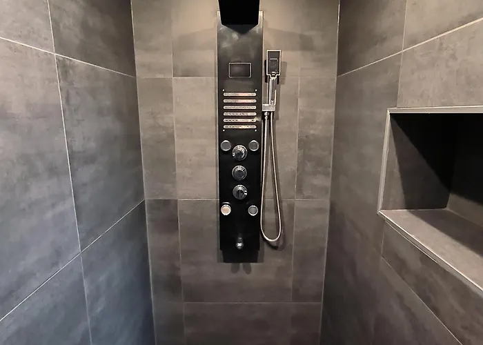 Modern 1br W King Size, Only 5 Min To Rab Apartment *