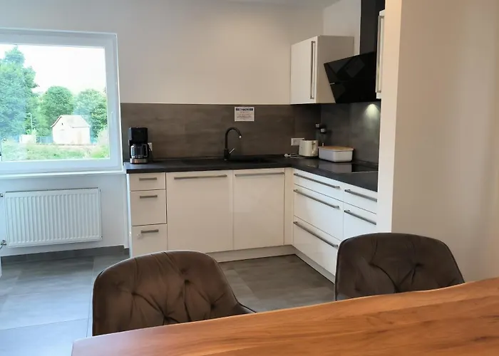 Modern 1br W King Size, Only 5 Min To Rab