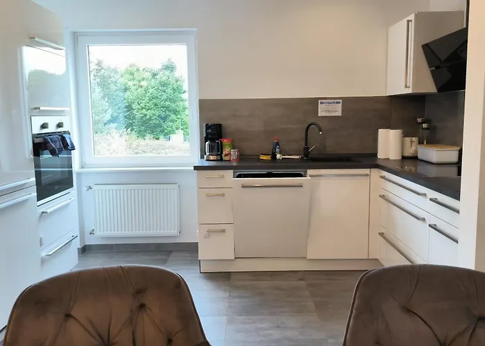 Modern 1br W King Size, Only 5 Min To Rab Apartment