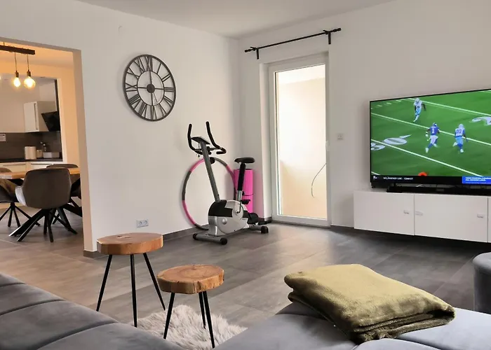 Apartment Modern 1br W King Size, Only 5 Min To Rab